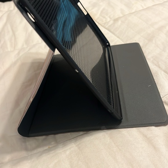 Minnie & Mickey IPad Case Christmas Mr. & Mrs. Claus - Picture 5 of 7